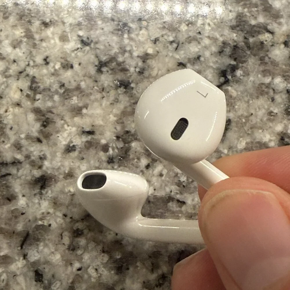 Apple EarPods with Lightning Connector In Ear Canal Headset - White OEM Tested